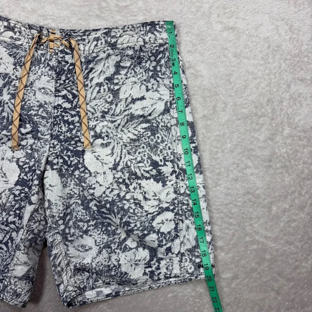 Patagonia Board Shorts Mens 34 Grey Floral Tropical Print Lace Up Zipper Pocket